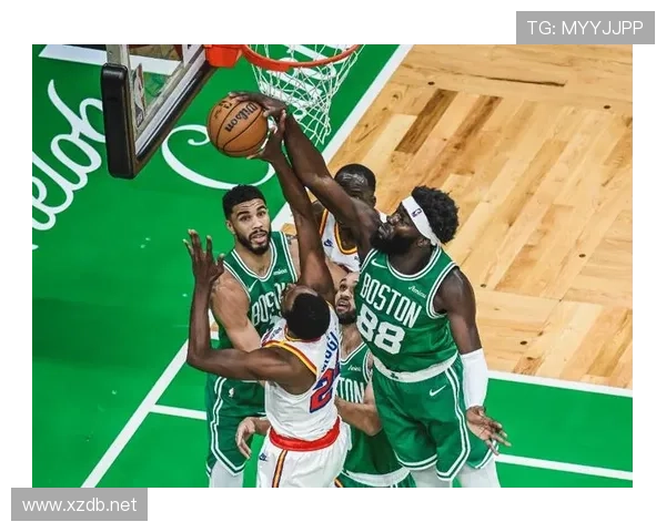 塔图姆精彩突破内线挑战双人防守上篮成功引爆全场 塔图姆精彩突破内线挑战双人防守上篮成功引爆全场